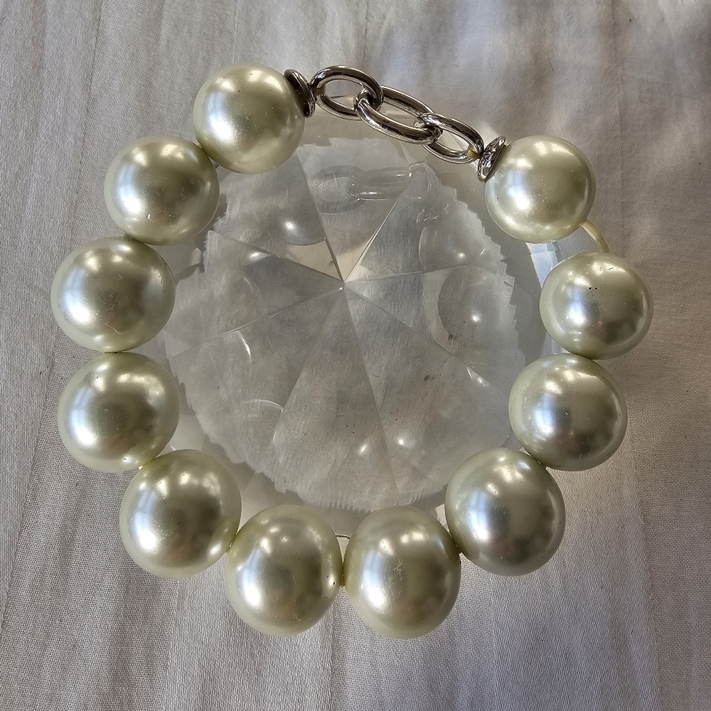CHICO"S Chunky Faux Pearl Stretchy Bracelet